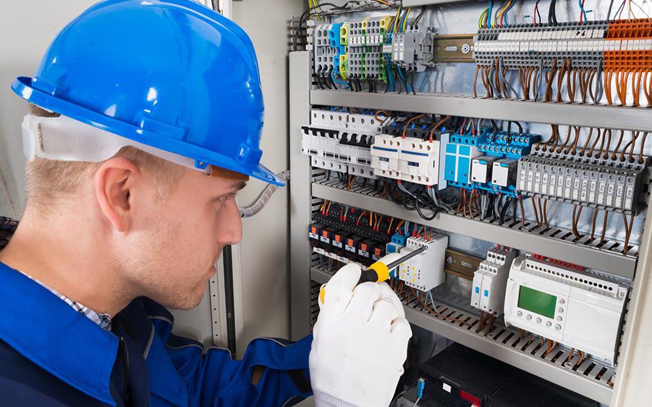 travail électricien Suresnes