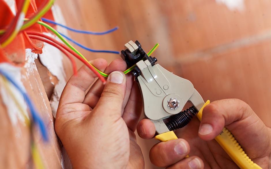 travail électricien Suresnes