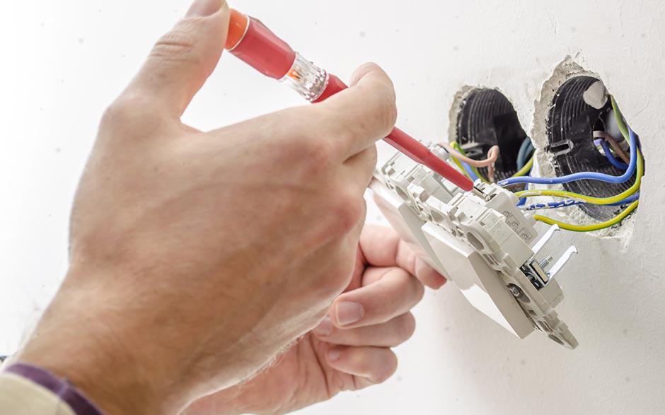 travail électricien Suresnes